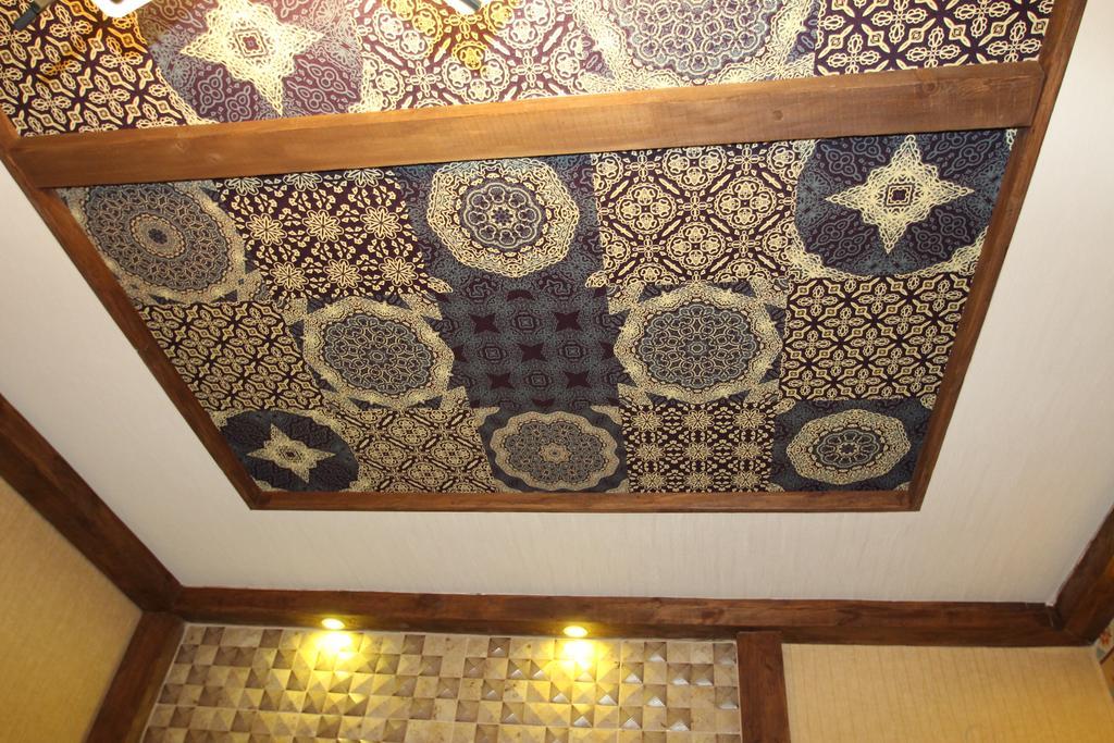 Delphin Guest House ビシュケク エクステリア 写真