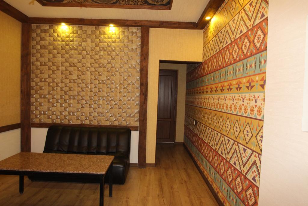 Delphin Guest House ビシュケク エクステリア 写真