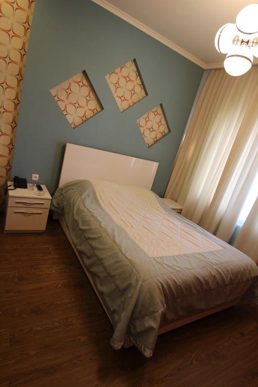 Delphin Guest House ビシュケク エクステリア 写真
